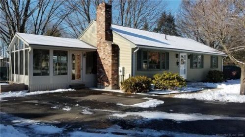 28 Surrey Cir, Southington, CT 06489-3721