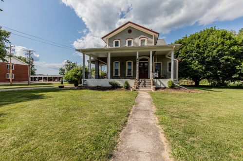 465 Elm Pl, Hollowayville, IL 61356-1418