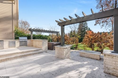 12 Quail Run, Dover NJ  07869-2827 exterior