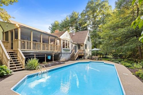 89 Clearview Dr, Wapping, CT 06074-2245