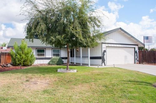 414 Laura Ct, Visalia, CA 93277-5453
