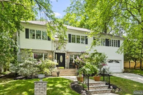 24 Weil Pl, Cresskill, NJ 07626-1534