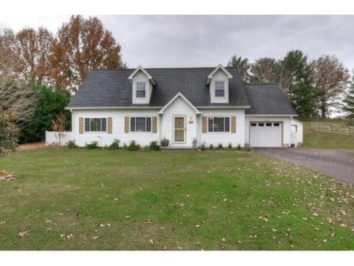 110 Oakwood Ln, Erwin, TN 37650-8945
