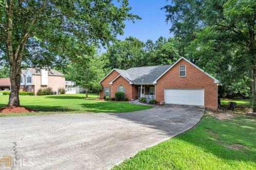 557 Togwatee Trl, Hampton, GA 30228