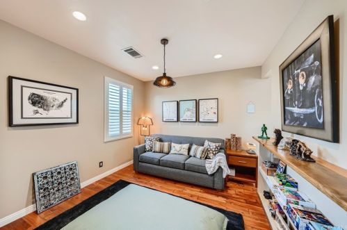 1814 Main St, Huntington Beach CA  92648-2725 exterior