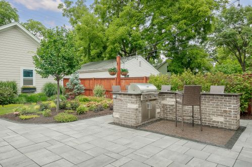 231 Douglas Ave, Naperville IL  60540-4409 exterior