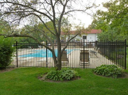 450 Plum Creek Dr, Wheeling IL  60090-6318 exterior