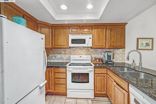 3366 Smoketree Commons Dr, Pleasanton, CA 94566-7961
