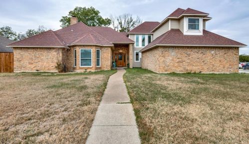 400 Willow Rd, Aubrey, TX 76227-9403