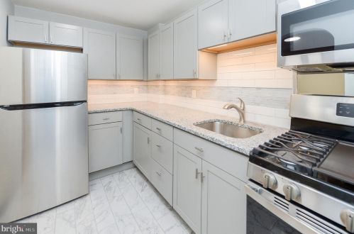 302 Cooper Ave, Camden NJ 08107-2107 exterior