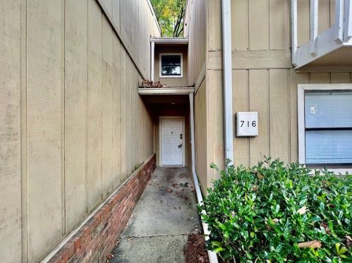 716 Hanover Ln, Marietta, GA 30067-6697