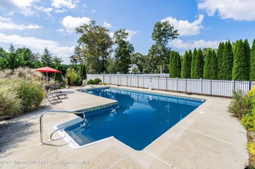 2 Hoptree Ct, Plumsted Township, NJ 08533-2837