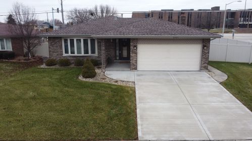 9001 Westwood Dr, Tinley Park, IL 60487-6093