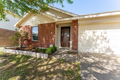 6841 Meadow Way Ln, Fort Worth, TX 76179-4155