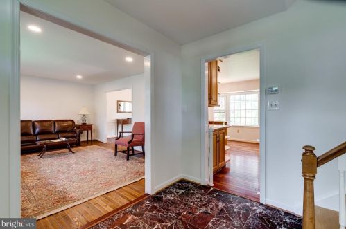 7813 New London Dr, Springfield VA  22153-2736 exterior