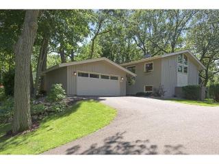 6018 Valewood Dr, Hopkins, MN 55345-6547