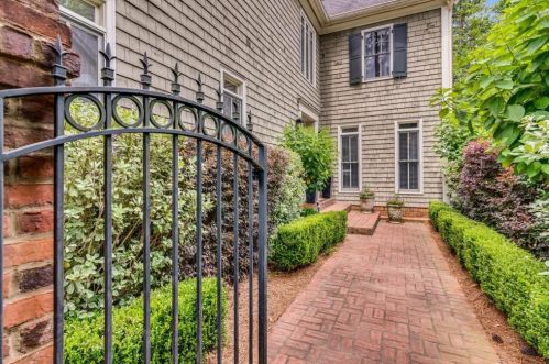 2123 Howell Mill Rd, Atlanta, GA 30318-1626