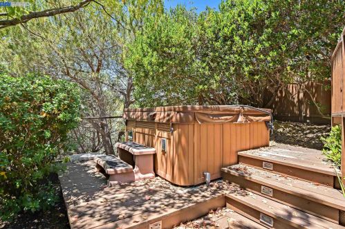 5900 Charter Oaks Dr, Hayward CA  94552-1678 exterior