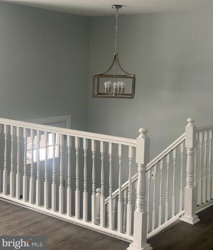 9 Sandal Ln, Willingboro, NJ 08046-1014