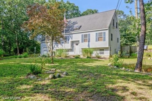 35 Sherwood Dr, Westerly, RI 02891-3701