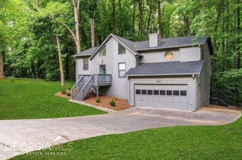4053 Maxanne Dr, Kennesaw, GA 30144-2177