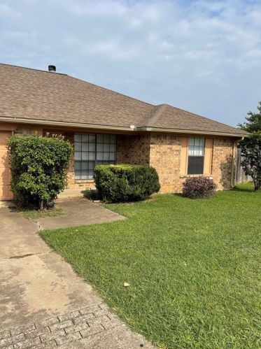 429 Signal Hill Ct, Fort Worth TX  76112-8660 exterior