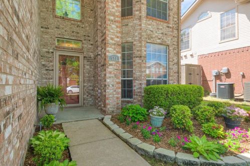 521 Newport Dr, Lewisville, TX 75028-7261