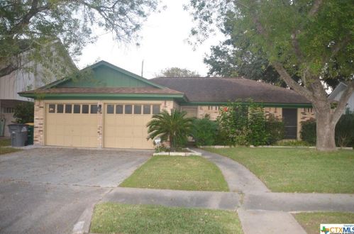 212 Pecos Dr, Victoria, TX 77904-3724