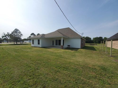 233 Shannon St, Angleton TX 77515 exterior