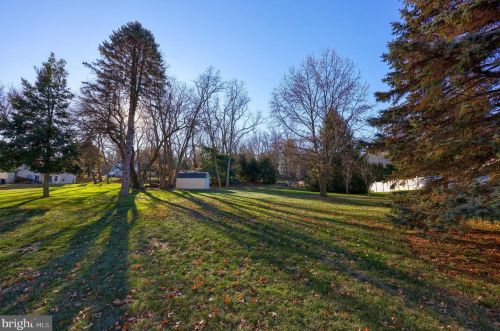 3086 Bowman Rd, Lancaster, PA 17601-1642