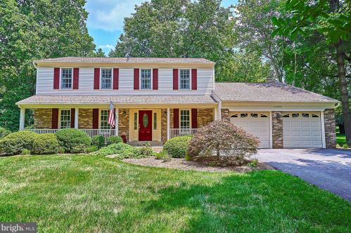 11902 Holly Spring Dr, Great Falls, VA 22066-1211