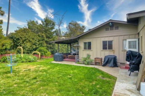 237 Ardys Pl, Vista CA  92084-5118 exterior
