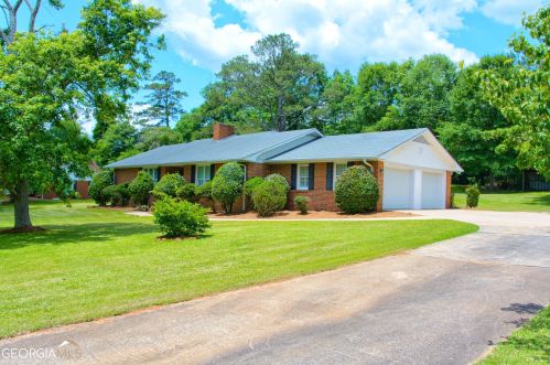122 Canterbury Dr, Carrollton, GA 30117-4018