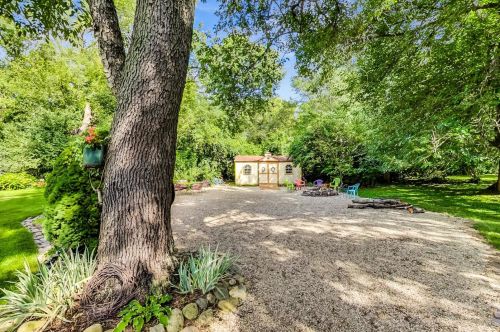 8901 Maple Ave, Willowbrook IL 60527-6469 exterior