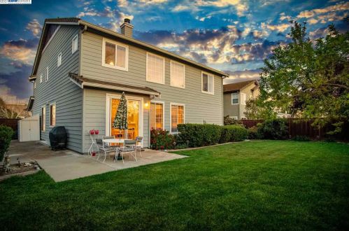 1460 Jayhawk Ln, Livermore, CA 94551-1254
