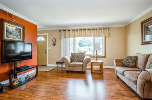788 Erie Ct, Carol Stream, IL 60188-1417