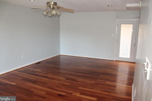 9520 Hickory Hill Dr, Fredericksburg, VA 22408-9497
