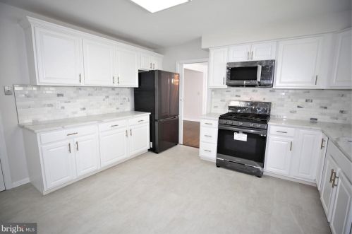 24 Hillside Rd, Princeton NJ  08540-3436 exterior