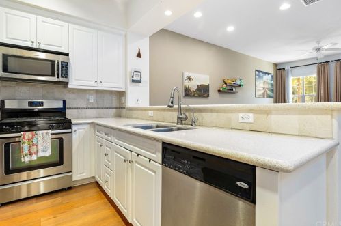 61 Nature, Irvine CA  92620-3827 exterior