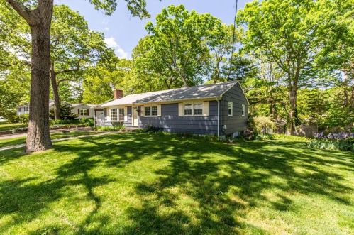 65 Terrace Dr, Warwick, RI 02818-2526