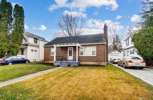 221 Parkwood Ave, Springfield OH  45506-2702 exterior