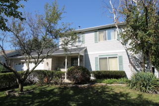 37 Fallstone Dr, Streamwood, IL 60107-1071
