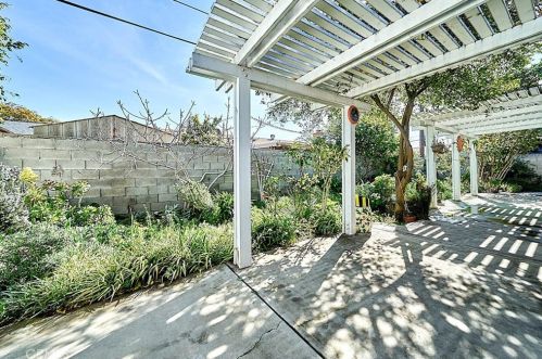 238 Nutwood St, Anaheim CA  92804-2533 exterior