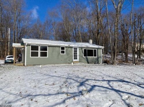 31 Plaza Dr, Fredon, NJ 07860-6600