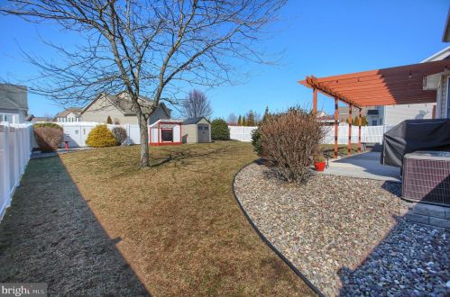 70 Pne Crk Dr, Carlisle PA  17013-9675 exterior