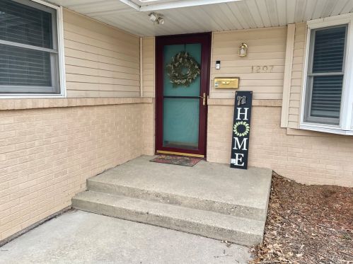 1207 Mayfair Pl, Rockford, IL 61107-3652