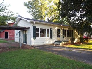 513 George St, Athens, TN 37303-2209