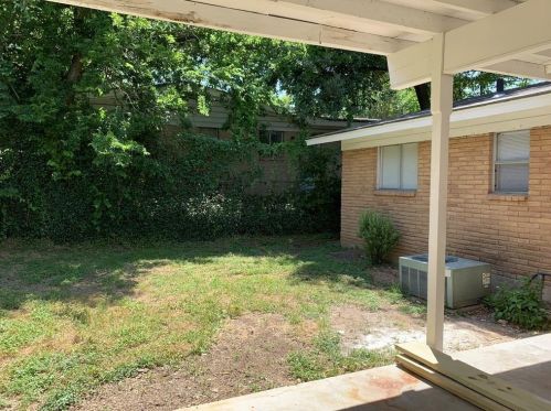 1911 Fairlawn Ln, Austin TX  78704-3621 exterior