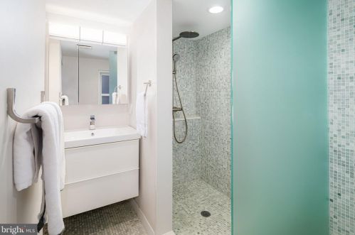 2022 Chancellor St, Philadelphia PA 19103-5605 exterior