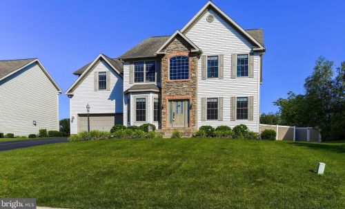 1443 Farm Cross Way, York PA  17408-8537 exterior